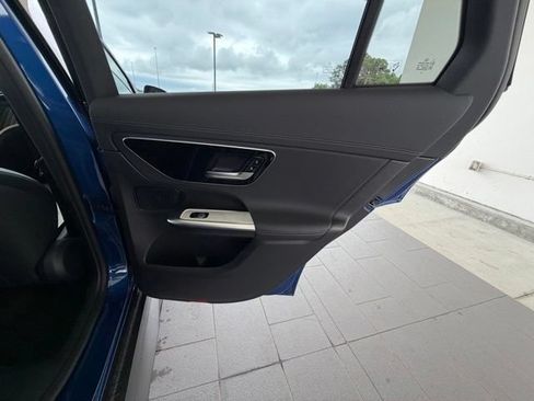 Used 2025 Mercedes-Benz GLC 300 4MATIC image 31