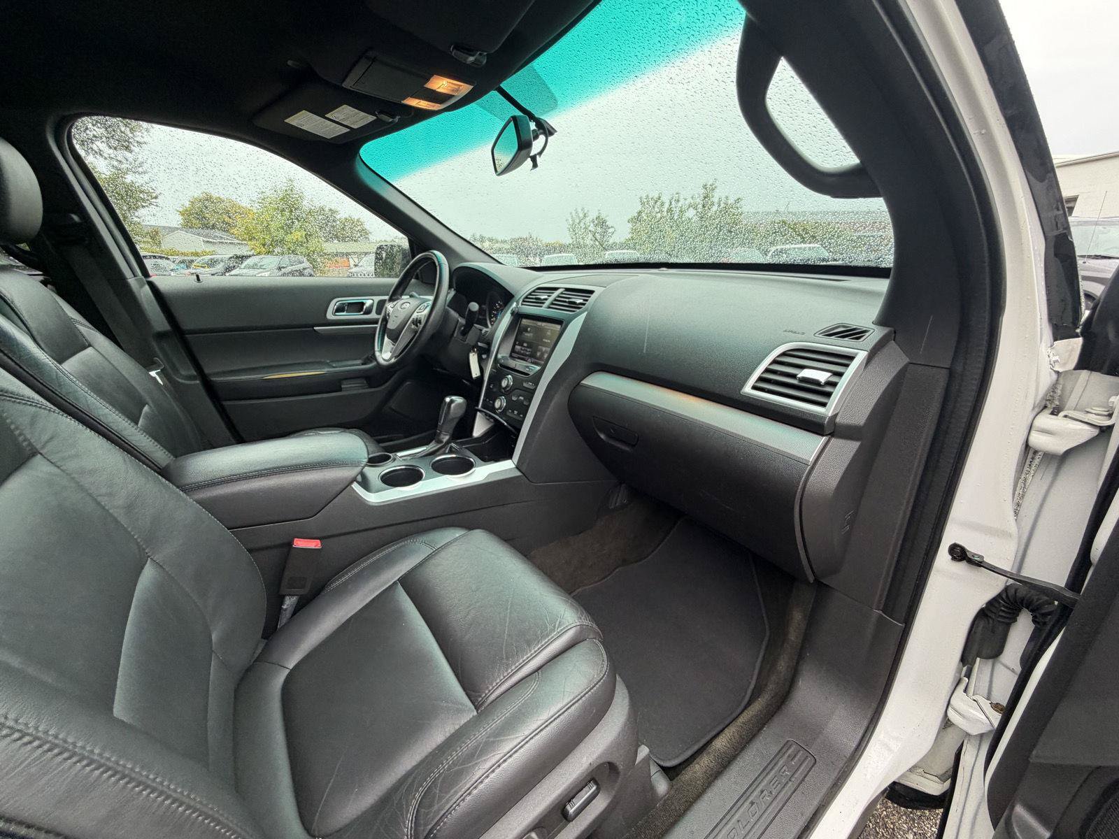 Used 2014 Ford Explorer XLT w/ Equipment Group 202A FWD image 29