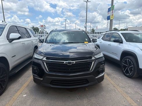 Used 2023 Chevrolet Traverse LT FWD image 2