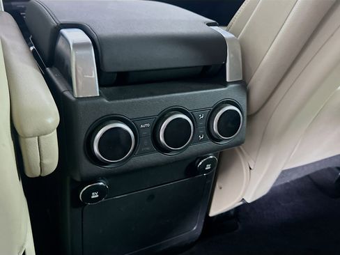 Used 2019 Land Rover Discovery HSE image 28