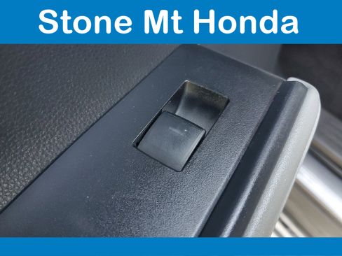 Used 2023 Toyota Highlander XLE FWD image 16