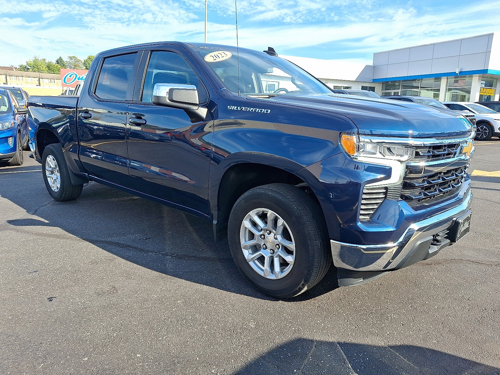 Used 2023 Chevrolet Silverado 1500 LT AWD/4WD image 8