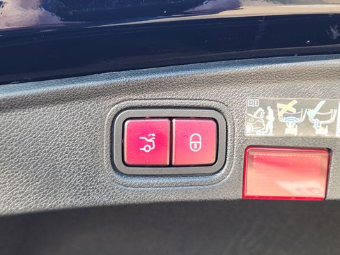 Used 2023 Mercedes-Benz C 300 Coupe image 41