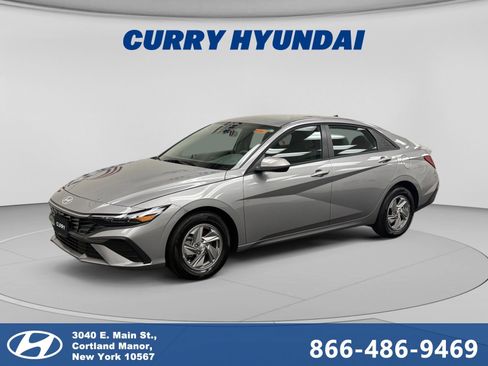 Used 2025 Hyundai Elantra SE FWD image 1