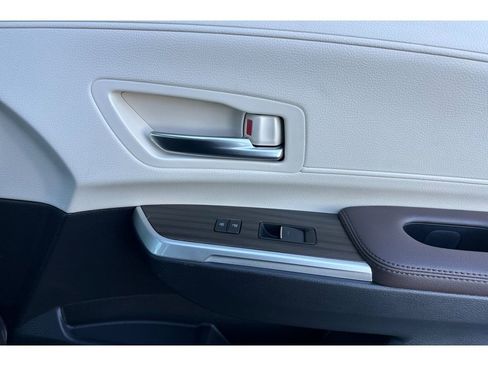 Certified 2023 Toyota Sienna Platinum image 20