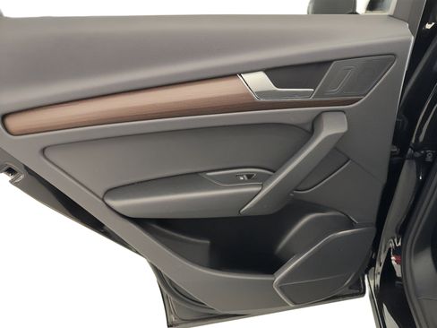 Used 2023 Audi Q5 e Premium w/ Convenience Package image 17