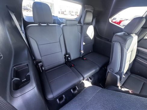 Used 2025 Buick Enclave Preferred image 11