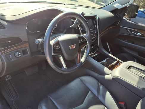 Used 2020 Cadillac Escalade 2WD image 11