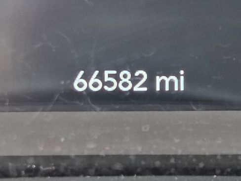 Used 2019 Jeep Cherokee Latitude w/ Cold Weather Group AWD/4WD image 19
