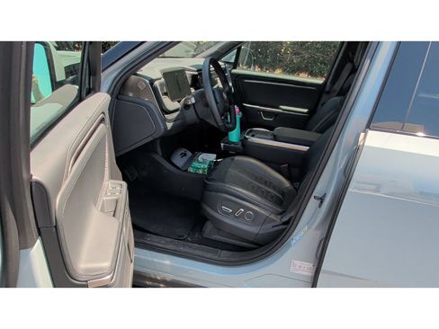 Used 2025 Rivian R1S Adventure AWD/4WD image 5