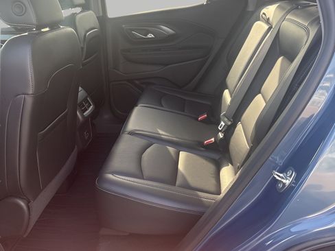 Used 2024 GMC Terrain SLT AWD/4WD image 14