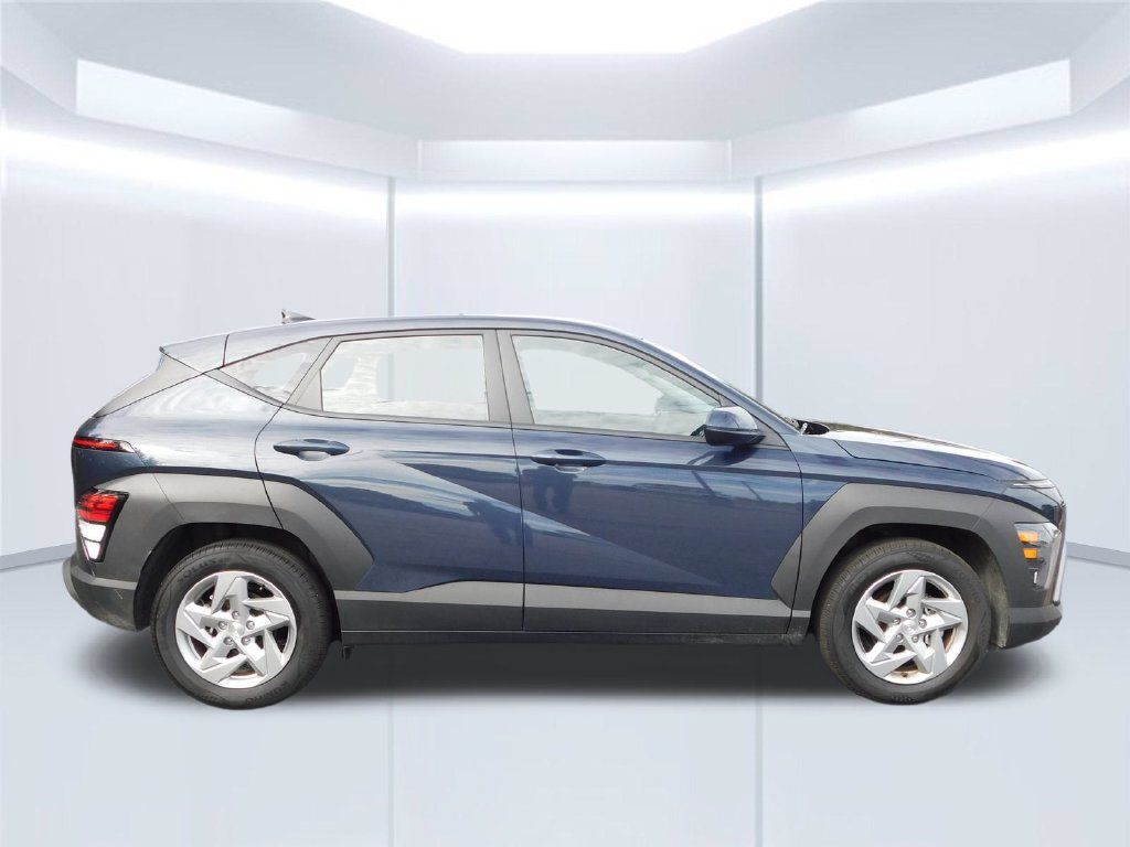 Used 2026 Hyundai Kona SE FWD image 2