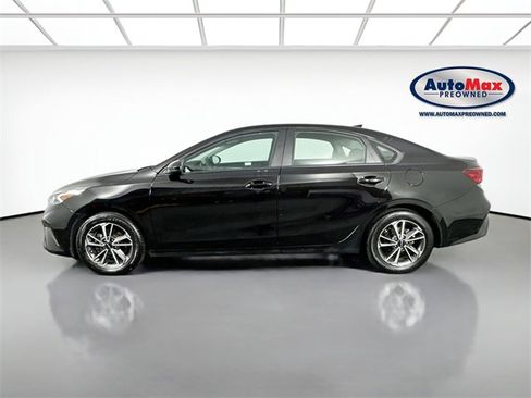 Used 2023 Kia Forte LXS image 9