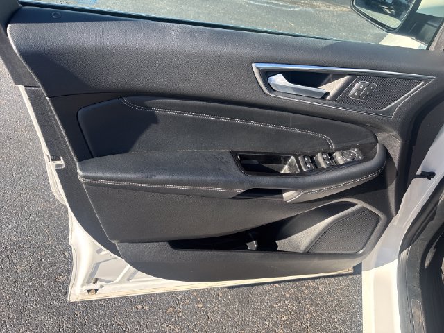 Used 2018 Ford Edge Titanium w/ Equipment Group 301A AWD/4WD image 10