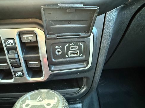 Used 2018 Jeep Wrangler Unlimited Sahara w/ Dual Top Group image 30