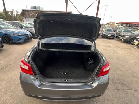 Used 2017 Nissan Altima 2.5 SL w/ Moonroof Package FWD image 16