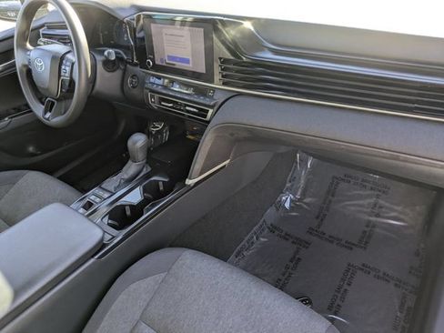 Used 2025 Toyota Camry SE FWD image 32