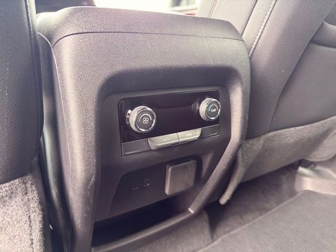 Used 2024 Chevrolet Traverse Z71 AWD/4WD image 28