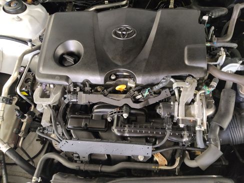 Used 2018 Toyota Camry SE image 30