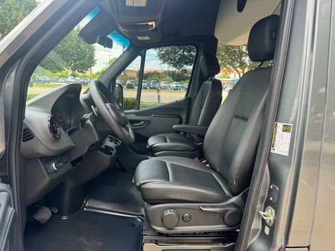 Used 2019 Mercedes-Benz Sprinter 2500 image 14