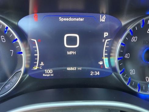 Used 2025 Chrysler Pacifica Select FWD image 12
