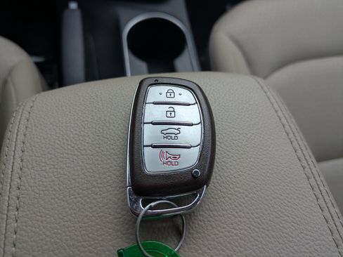 Used 2017 Hyundai Elantra Value Edition w/ Cargo Package FWD image 29