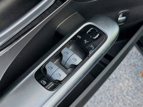 Used 2025 Mercedes-Benz C 300 Sedan image 23