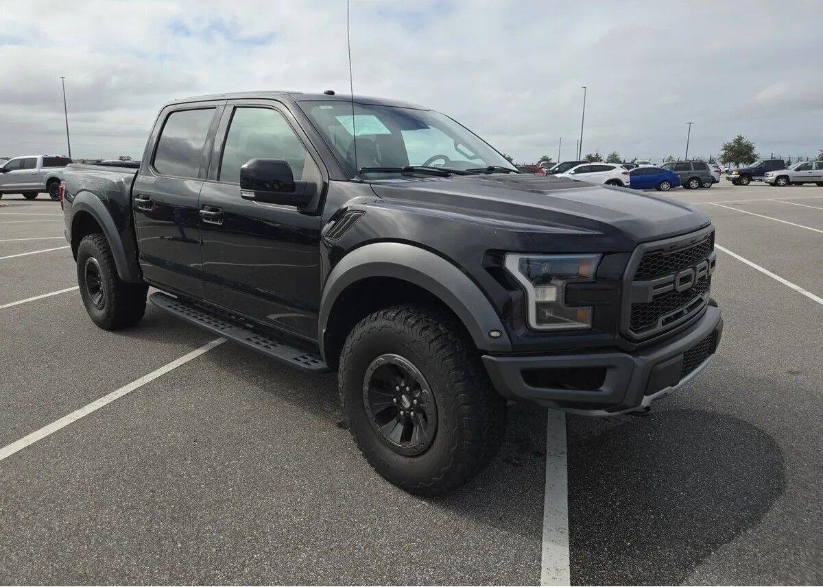 Used 2018 Ford F150 Raptor w/ Equipment Group 802A Luxury AWD/4WD image 2