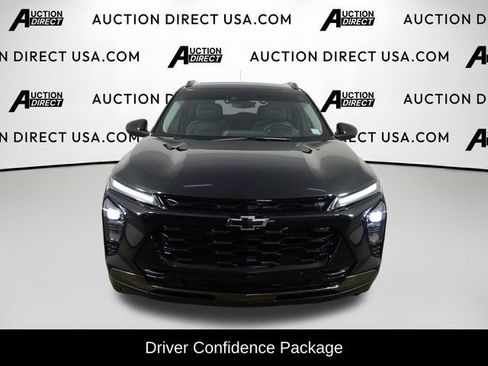 Used 2024 Chevrolet Trax ACTIV w/ Sunroof Package FWD image 3