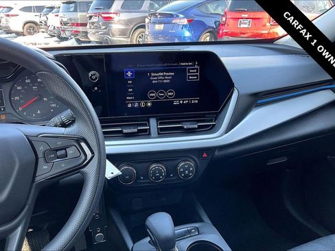 Used 2025 Chevrolet Trax LS w/ LS Convenience Package image 9