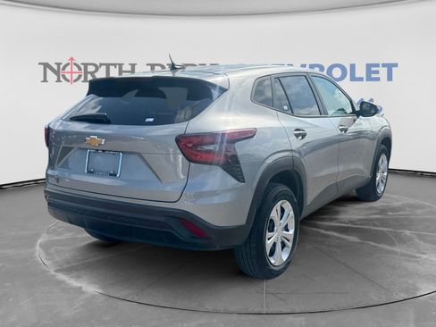 Used 2024 Chevrolet Trax LS w/ Driver Confidence Package FWD image 5