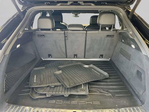 Used 2024 Porsche Cayenne Coupe image 10