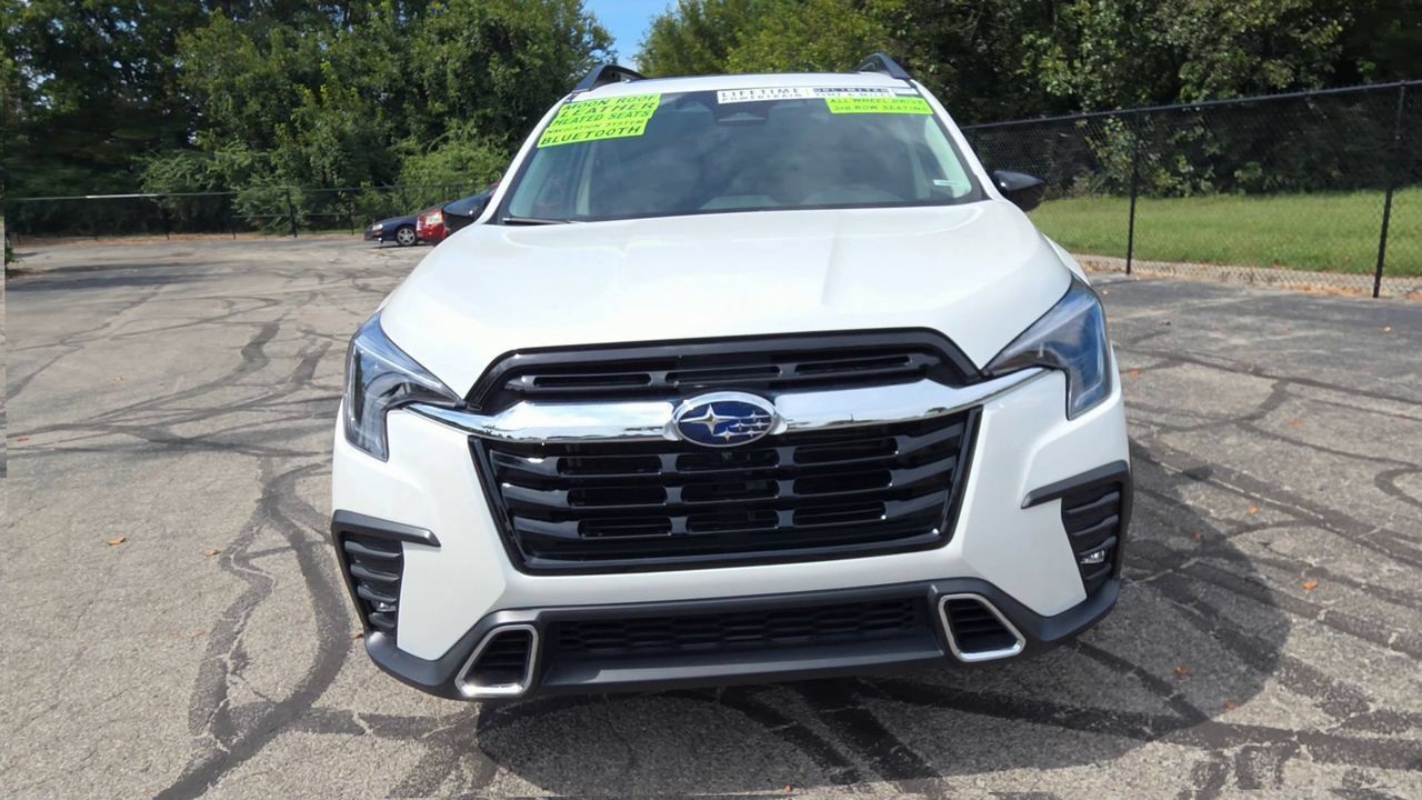 Used 2025 Subaru Ascent Touring AWD/4WD image 3
