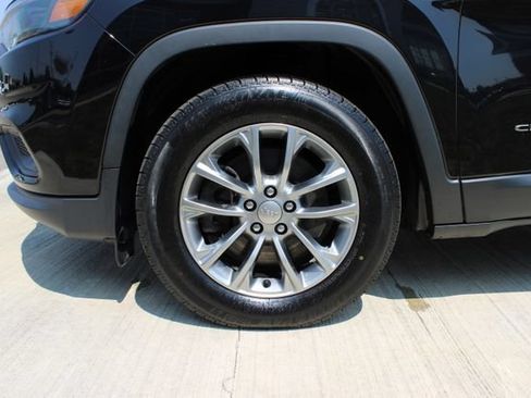 Used 2019 Jeep Cherokee Latitude Plus w/ Cold Weather Group AWD/4WD image 27