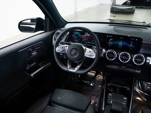 Used 2023 Mercedes-Benz EQB 300 300 image 10