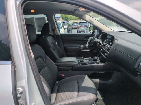 Used 2023 Nissan Pathfinder S AWD/4WD image 26