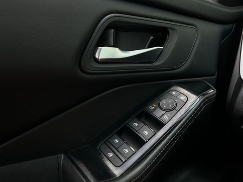 Used 2025 Nissan Rogue SV image 21