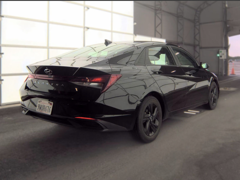 Used 2021 Hyundai Elantra SEL FWD image 2