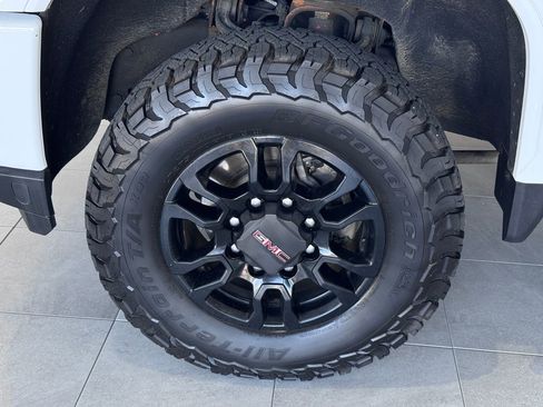 Used 2022 GMC Sierra 2500 AT4 image 4