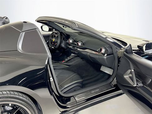 Used 2021 Ferrari 812 GTS RWD image 28