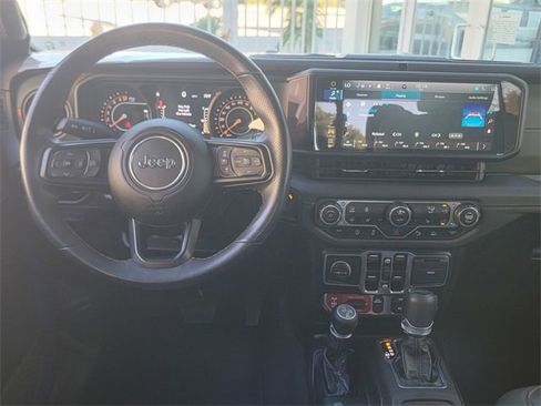 Used 2024 Jeep Gladiator Mojave image 15