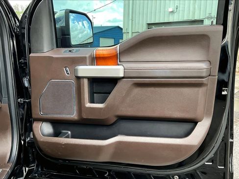 Used 2018 Ford F150 King Ranch w/ Equipment Group 601A Luxury AWD/4WD image 23