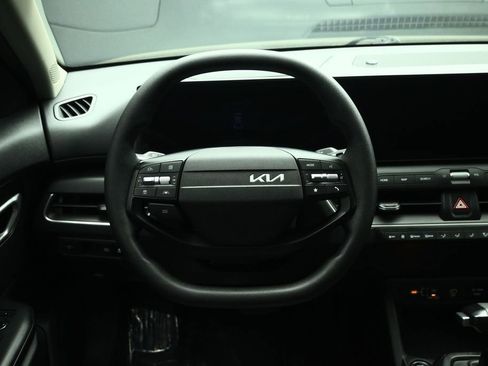 Certified 2025 Kia K4 LXS FWD image 12