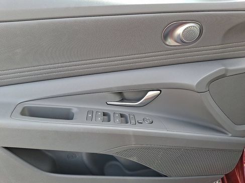 Used 2025 Hyundai Elantra Sport FWD image 13