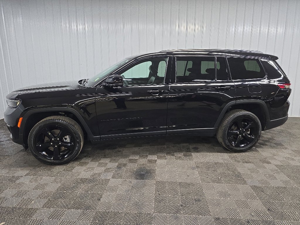 Used 2024 Jeep Grand Cherokee L Limited w/ Black Appearance Package AWD/4WD image 5