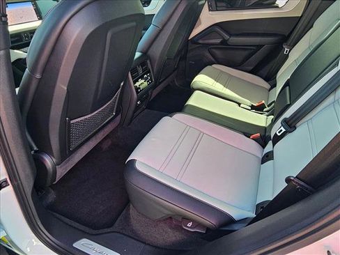 Used 2024 Porsche Cayenne Coupe image 19