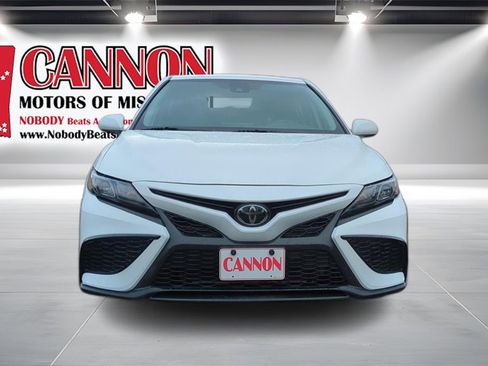 Used 2024 Toyota Camry SE image 2