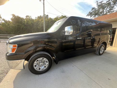 Used 2014 Nissan NV 3500 SL w/ Technology Package image 4
