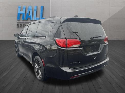 Used 2020 Chrysler Pacifica Touring-L AWD/4WD image 3