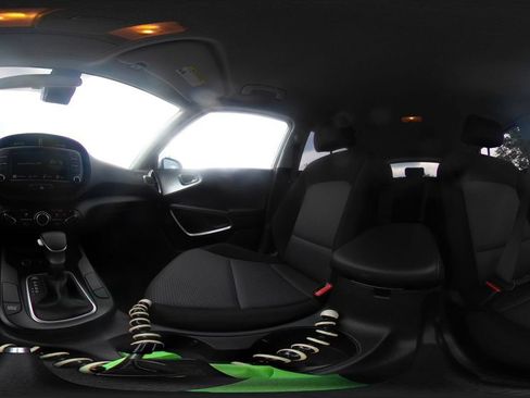 Used 2025 Kia Soul LX w/ LX Technology Package FWD image 32